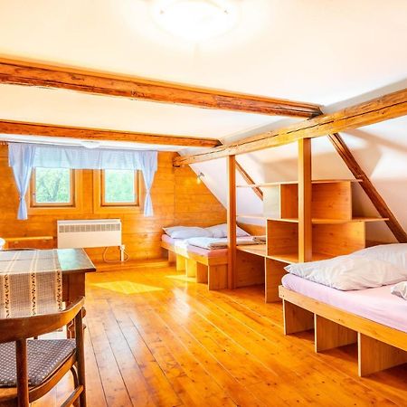 Roubenka Mustelka Apartment โรกีนีซ นัด ยีเซอโร ภายนอก รูปภาพ