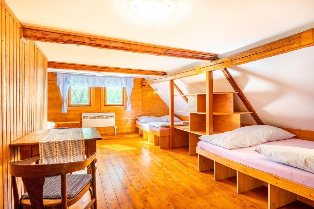 Roubenka Mustelka Apartment โรกีนีซ นัด ยีเซอโร ภายนอก รูปภาพ