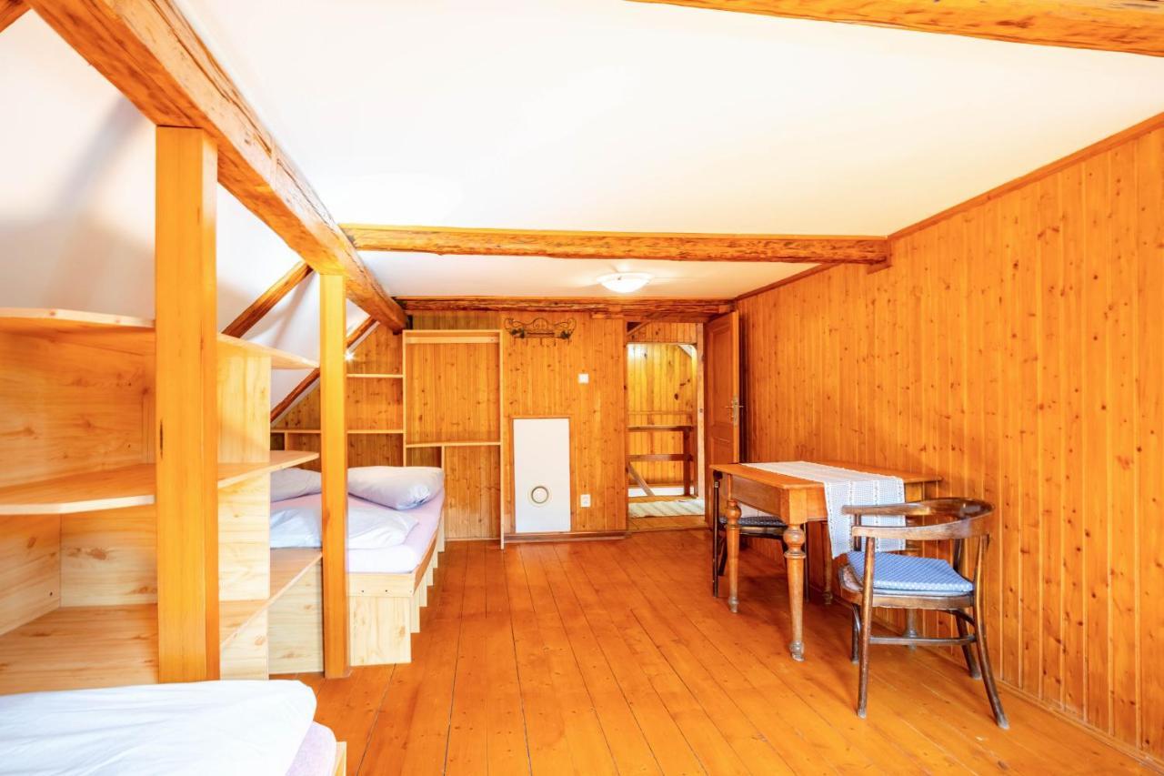 Roubenka Mustelka Apartment โรกีนีซ นัด ยีเซอโร ภายนอก รูปภาพ