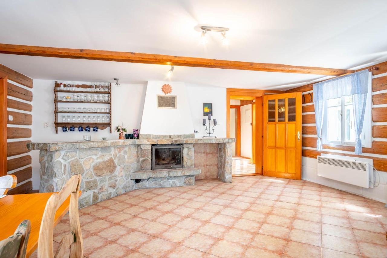 Roubenka Mustelka Apartment โรกีนีซ นัด ยีเซอโร ภายนอก รูปภาพ